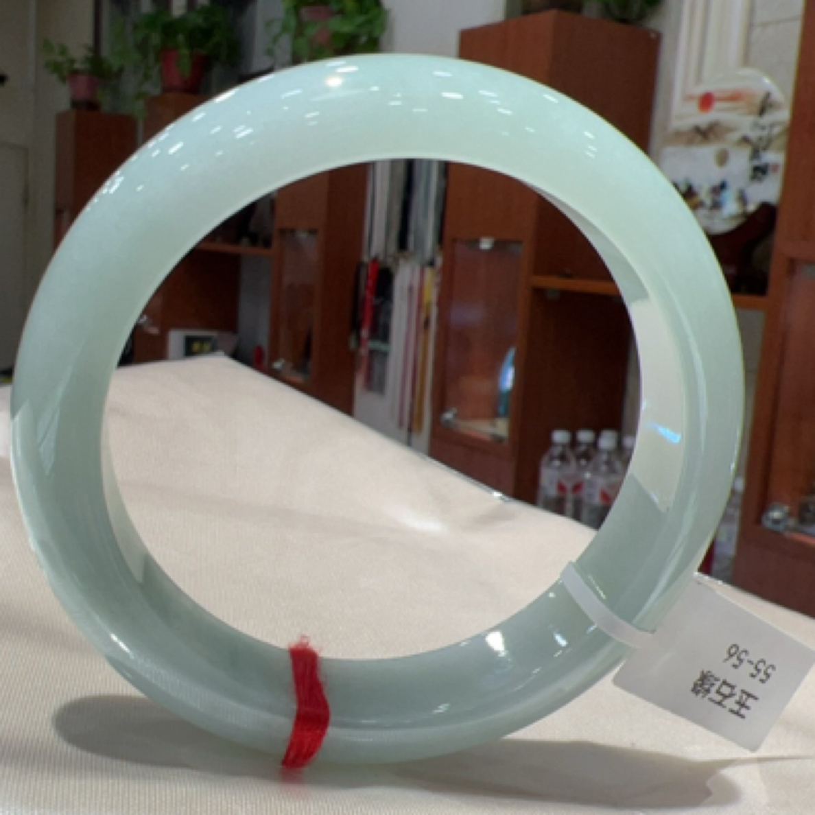 天然A货翡翠手镯，冰透水润，完美无暇，圈口55-56精美时尚