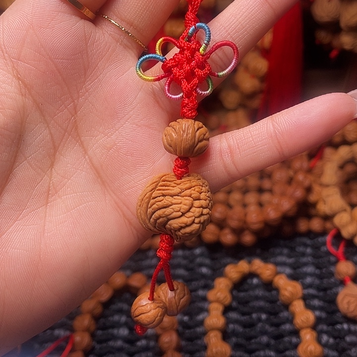 木质类龙纹桃枭挂件