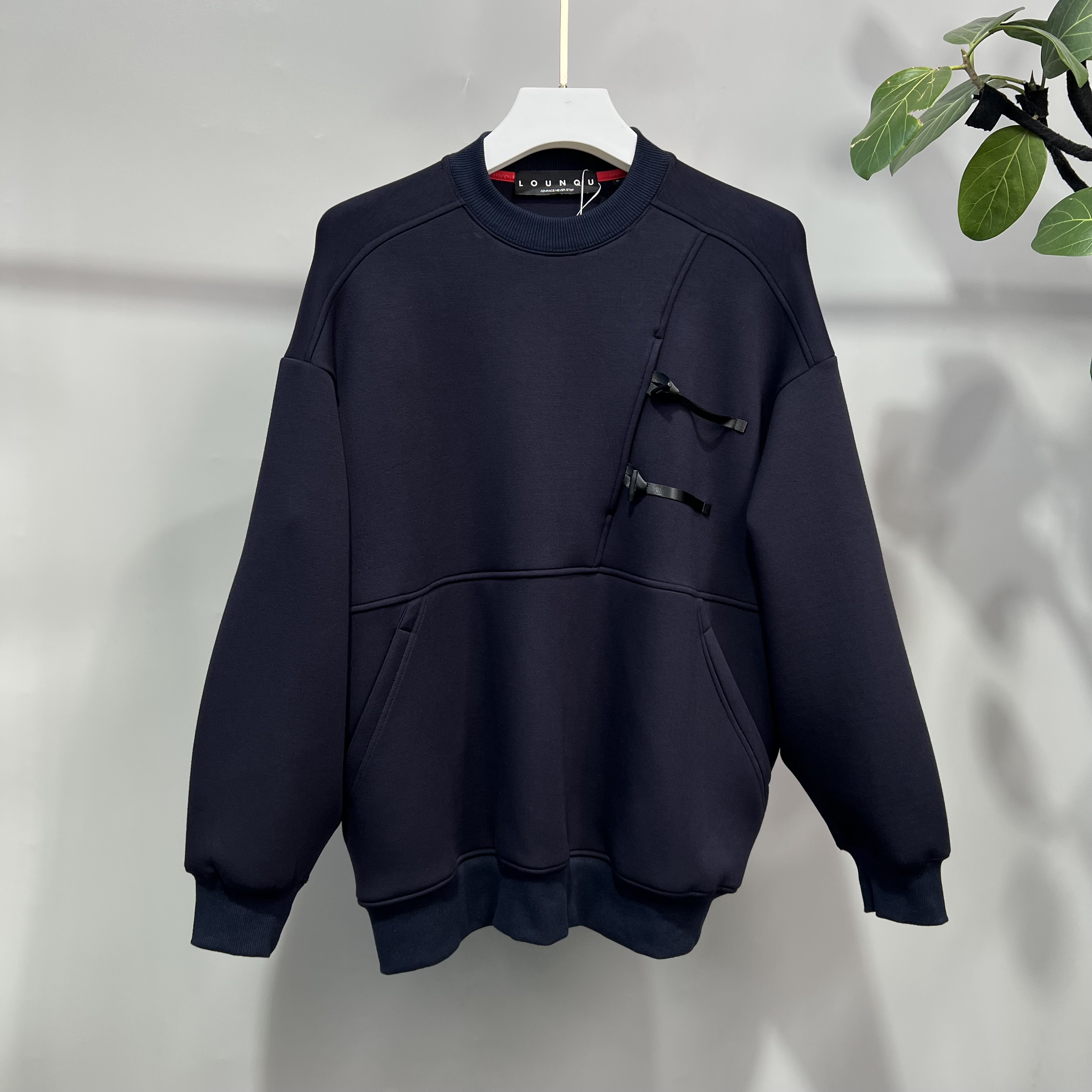 LO 秋冬季男款藏青色立体剪裁盘扣设计套头圆领长袖卫衣 CT713