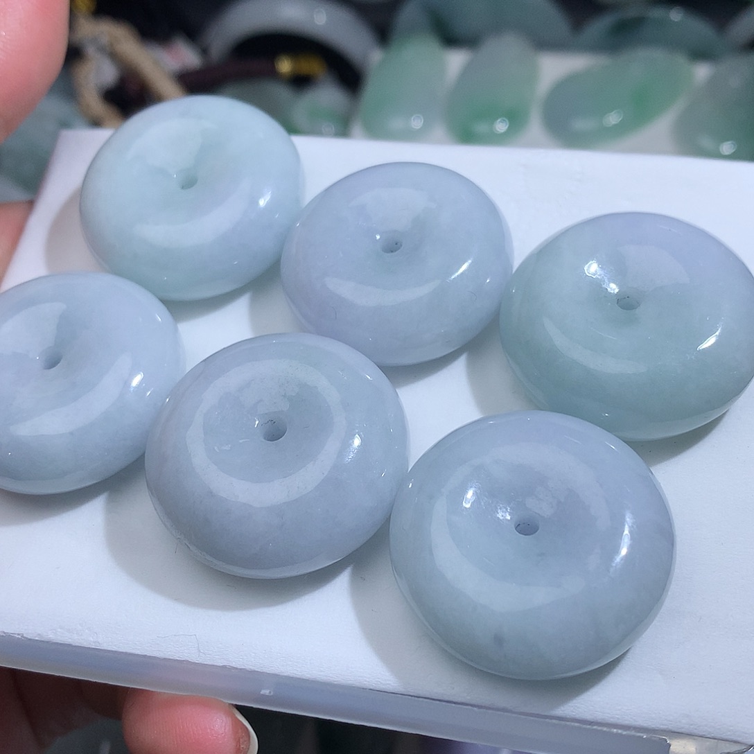 翡翠未镶嵌颈饰发1个