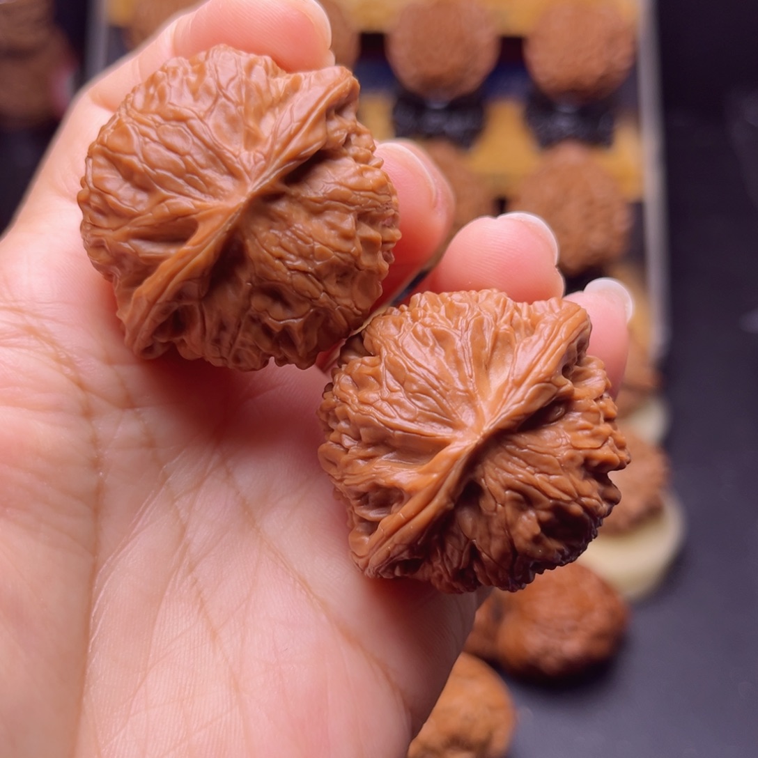 文玩核桃吊坠宫灯狮子头，全品对