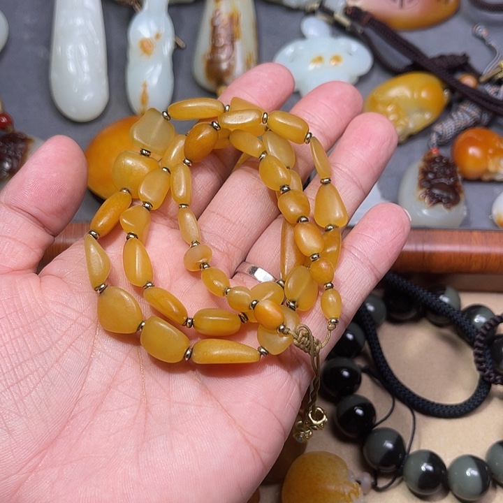 肯***尼颈饰未镶嵌和田玉