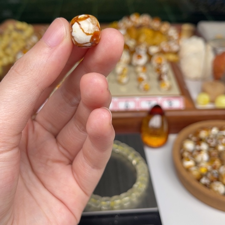 琥珀裸石未镶嵌小*哥37号