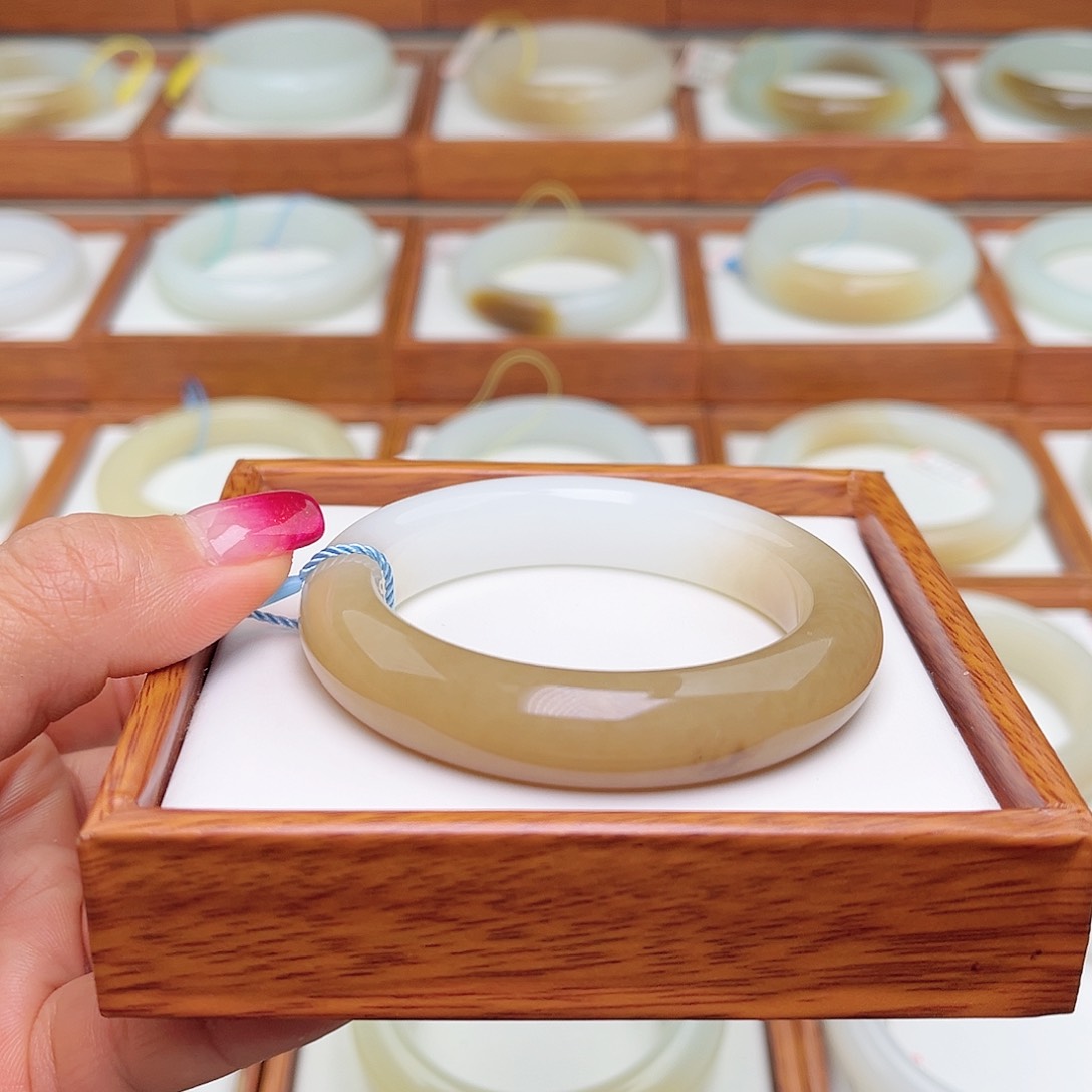 和田玉手镯未镶嵌50.7