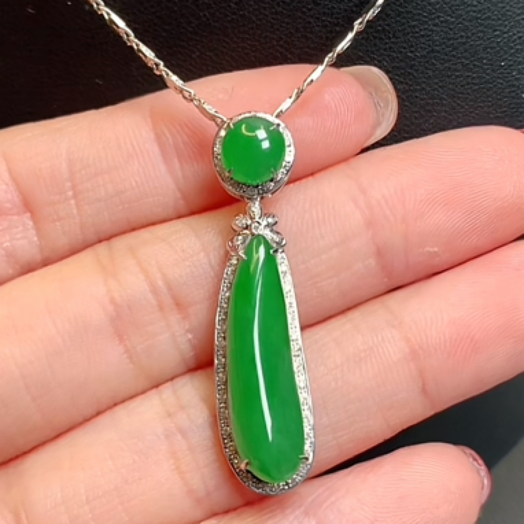 天然翡翠吊坠18k金镶嵌