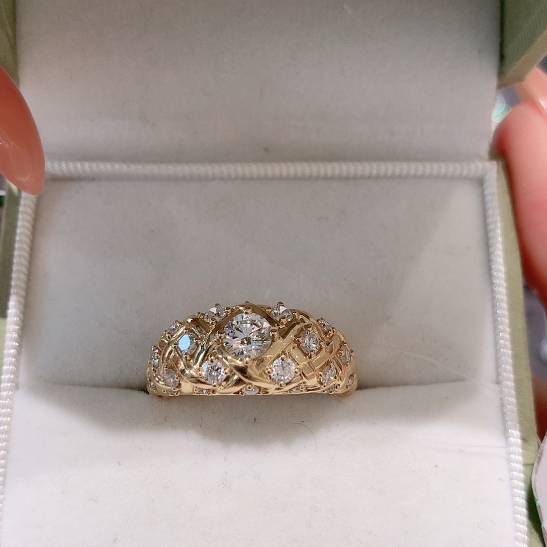 小***雨合成钻石18K金镶嵌20