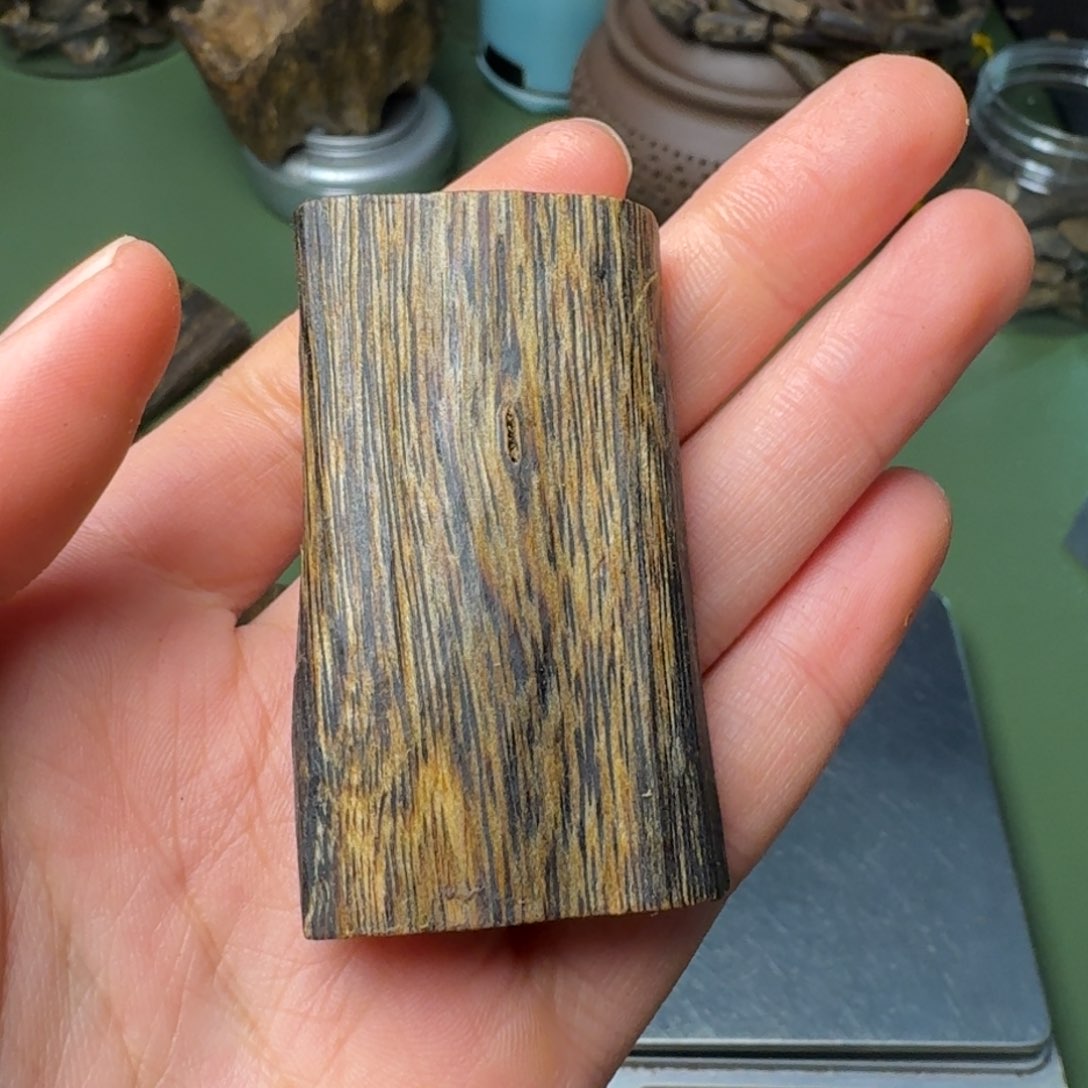 沉香手把件霸海南张勺子定制牌块料13克