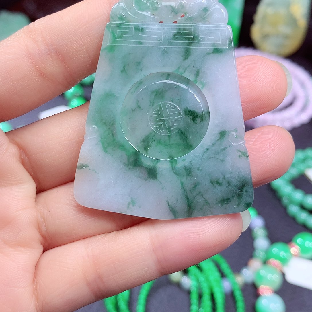 翡翠颈饰未镶嵌翡翠吊坠