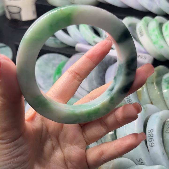 定制翡翠未镶嵌翡翠手镯