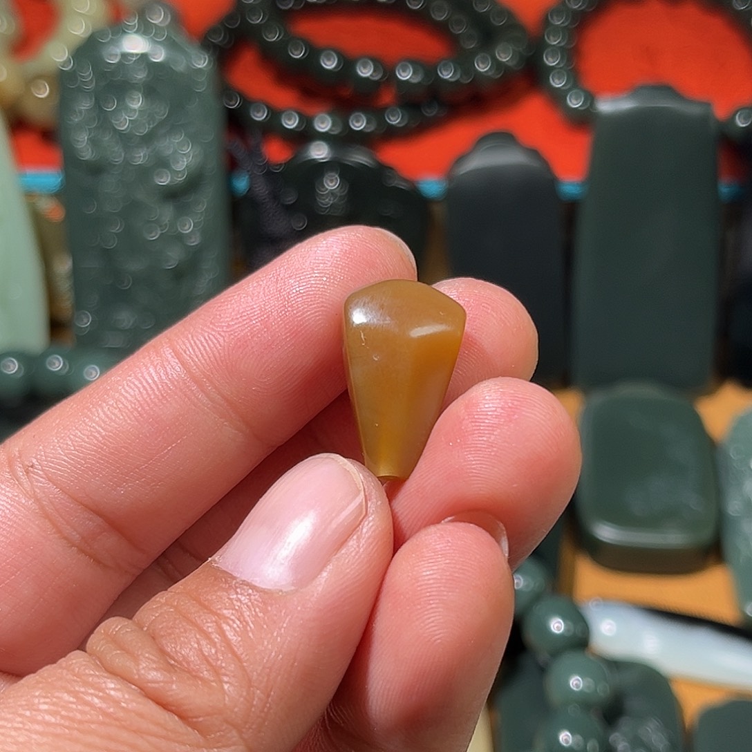 和田玉（糖玉）未镶嵌颈饰