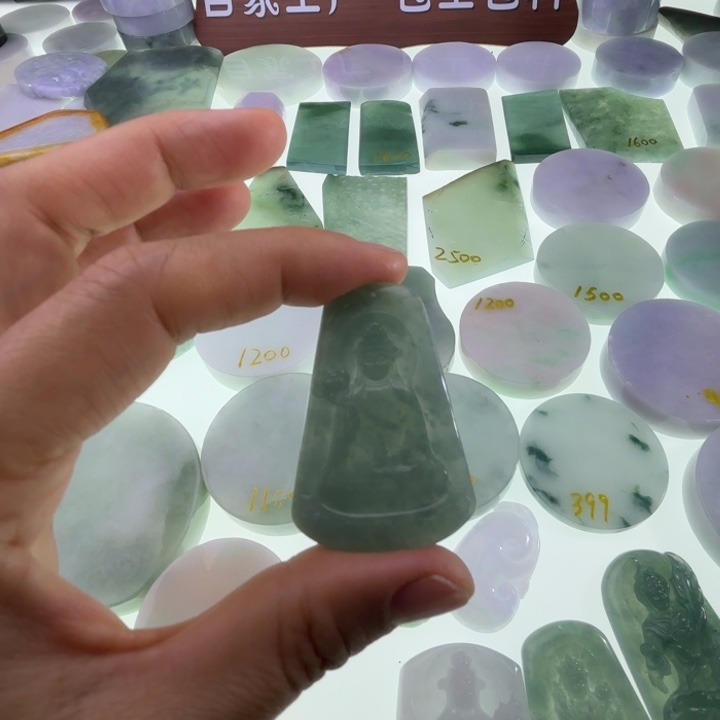 翡翠吊坠(不含链)未镶嵌观音