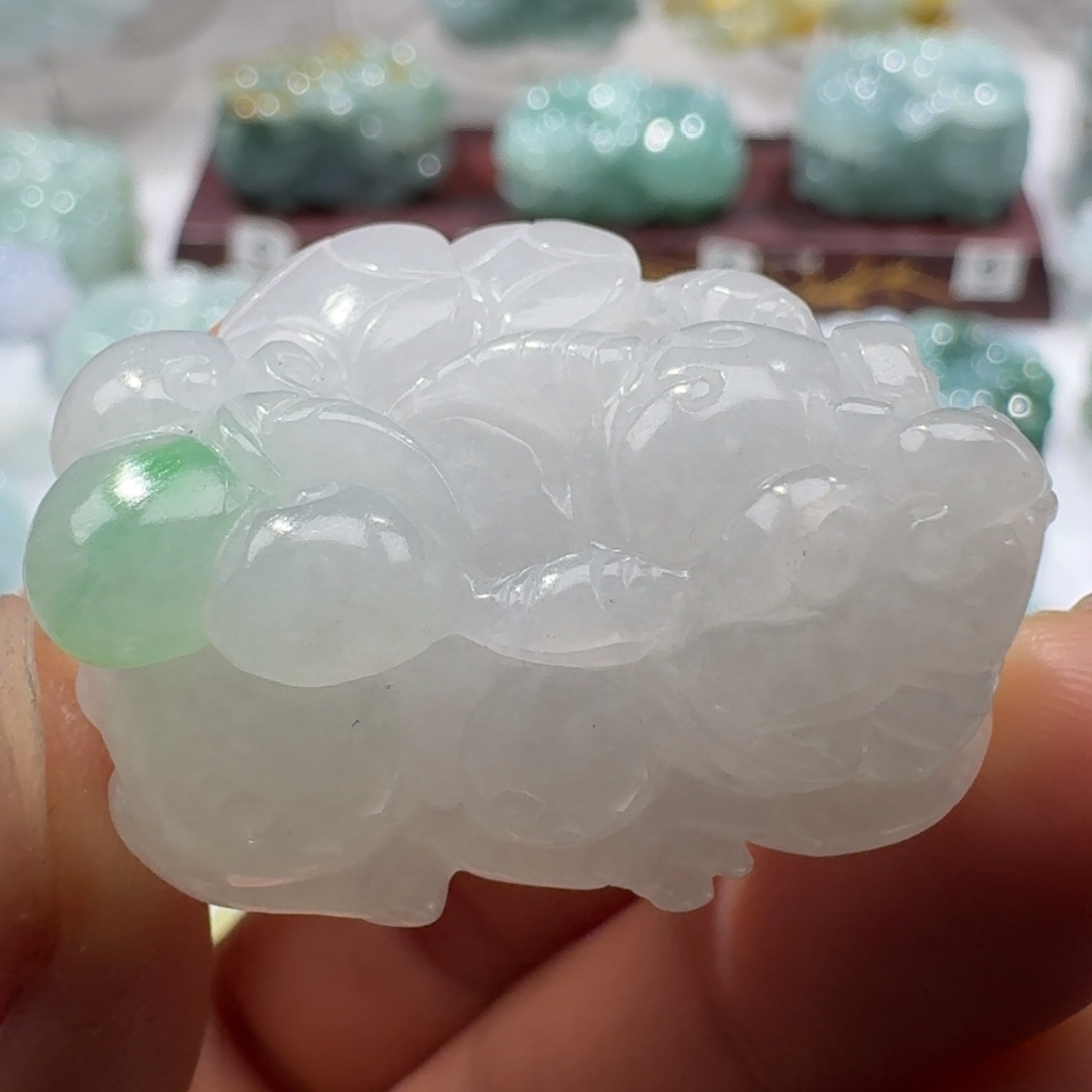 定制翡翠未镶嵌貔貅