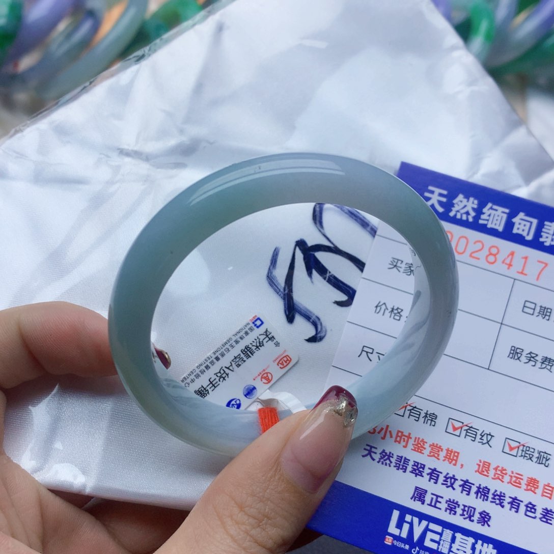 翡翠手镯未镶嵌翡翠手镯