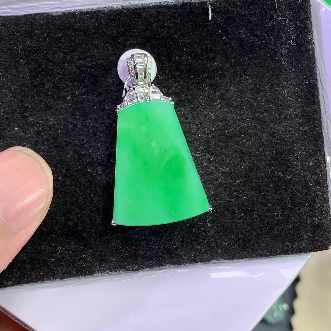 翡翠吊坠(赠链)18K金镶嵌