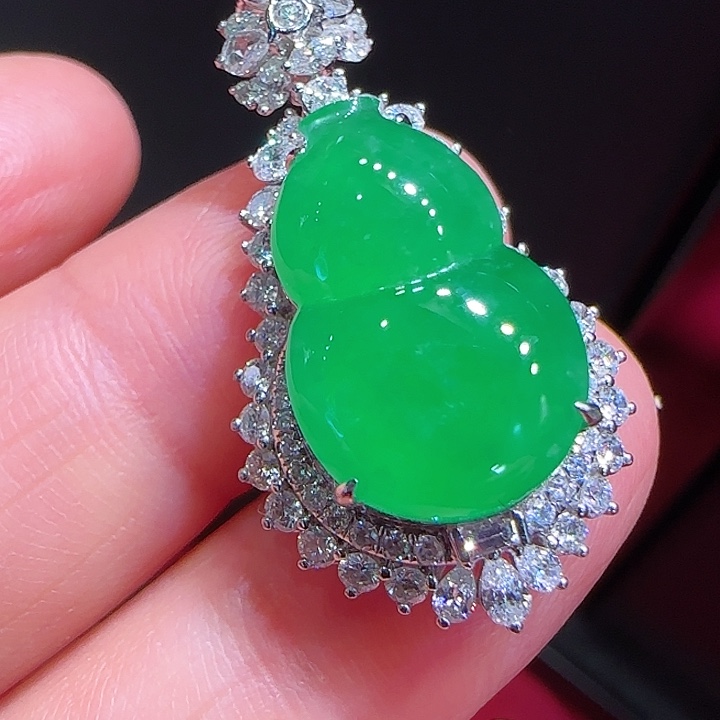 翡翠吊坠(不含链)18K金镶嵌吊坠