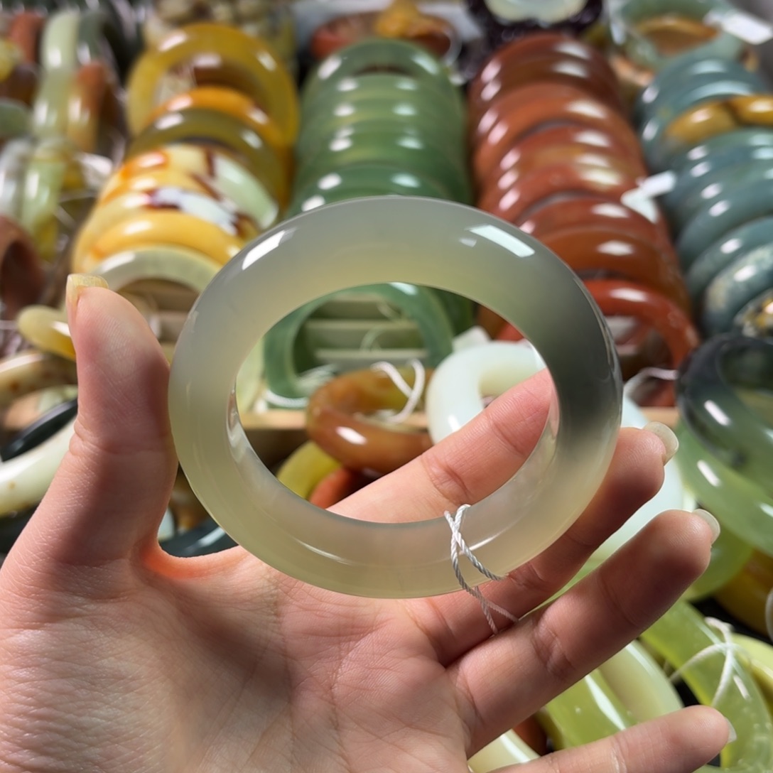 蛇纹石玉未镶嵌手镯