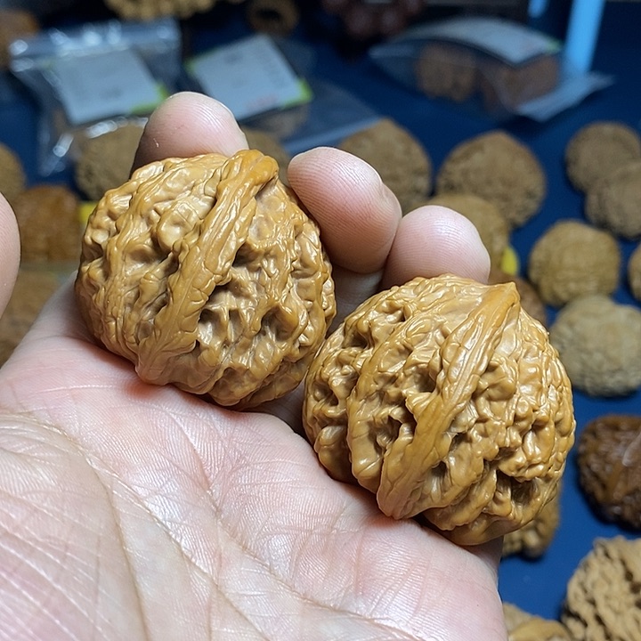 文玩核桃把件43尺，虎头