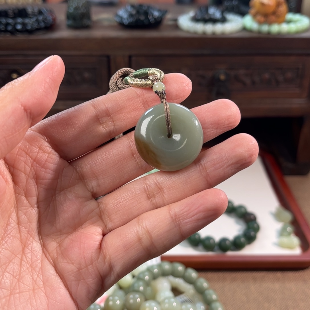 南***烟和田玉未镶嵌手链