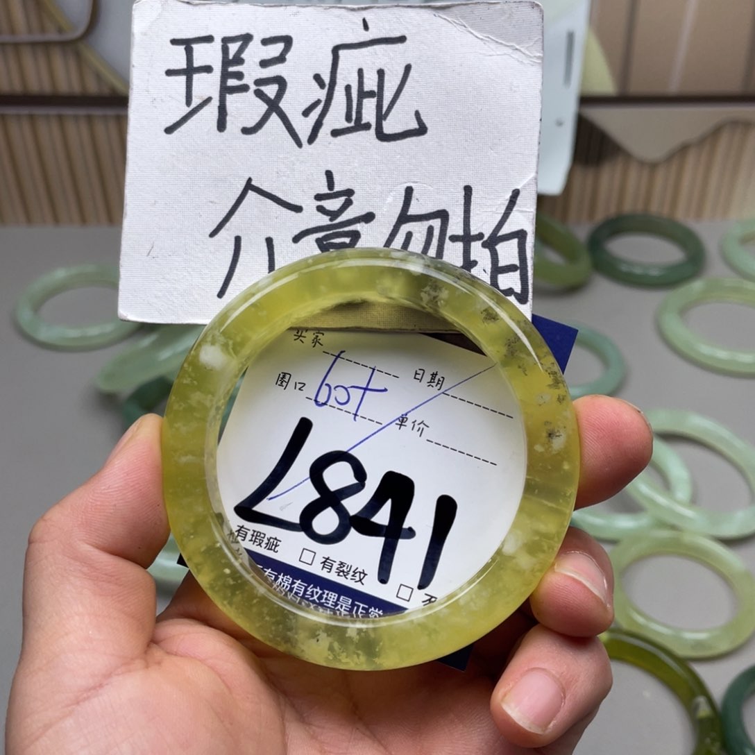 岫玉手镯手镯未镶嵌