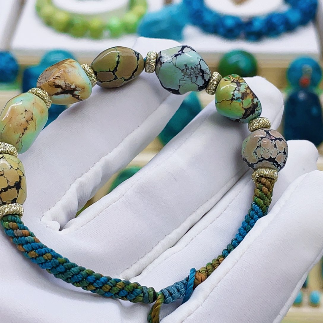 绿松石未镶嵌颈饰