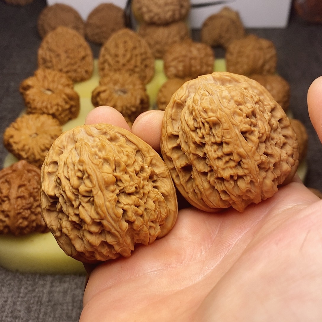 覔***.45尺南疆石文玩核桃