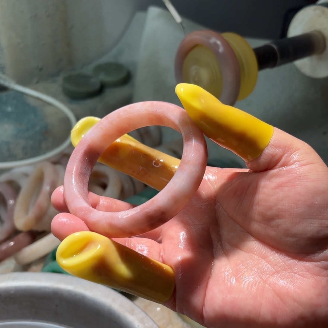 冰***莲石英质玉未镶嵌手镯