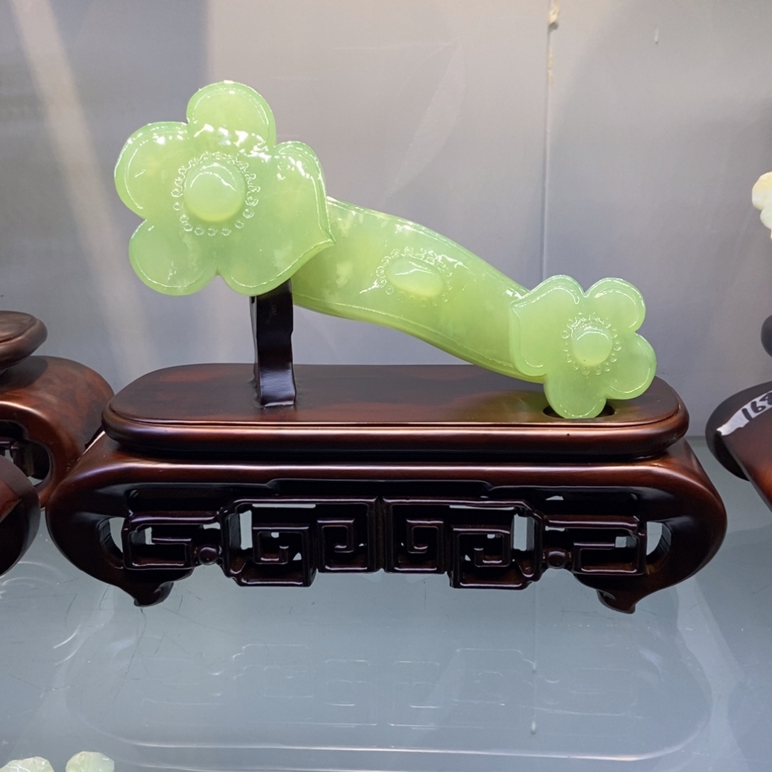 蛇纹石玉（覆膜）未镶嵌珠宝奇石