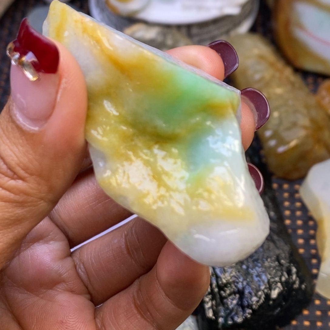 翡翠颈饰未镶嵌翡翠