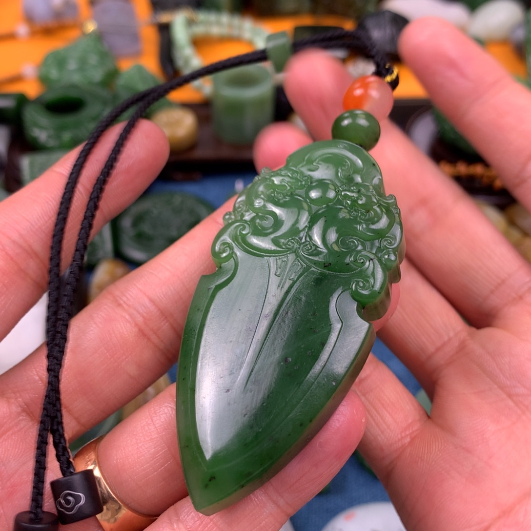 和田玉未镶嵌颈饰