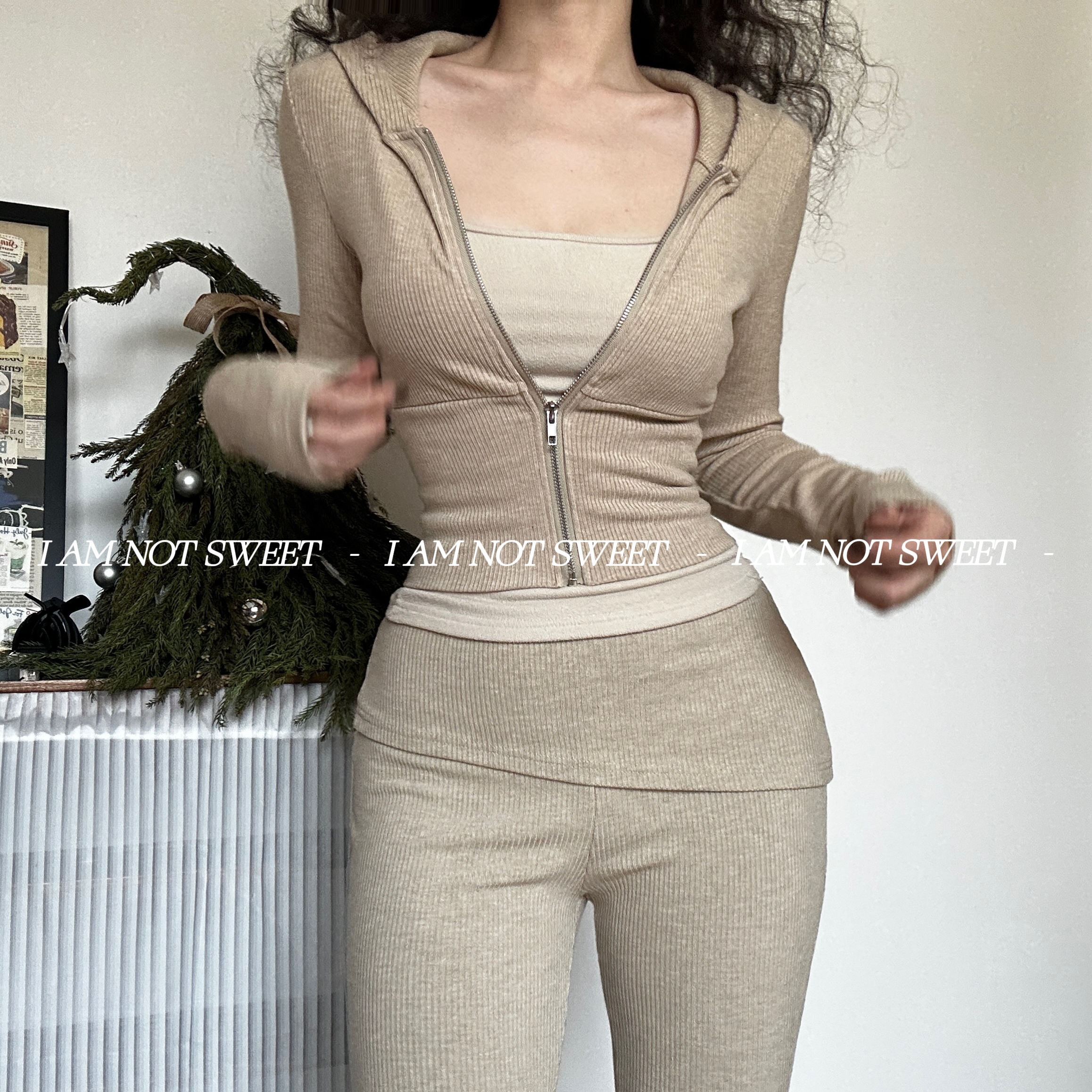 【花花不甜】超绝纯欲运动健身套装高级慵懒感显瘦上衣喇叭裤