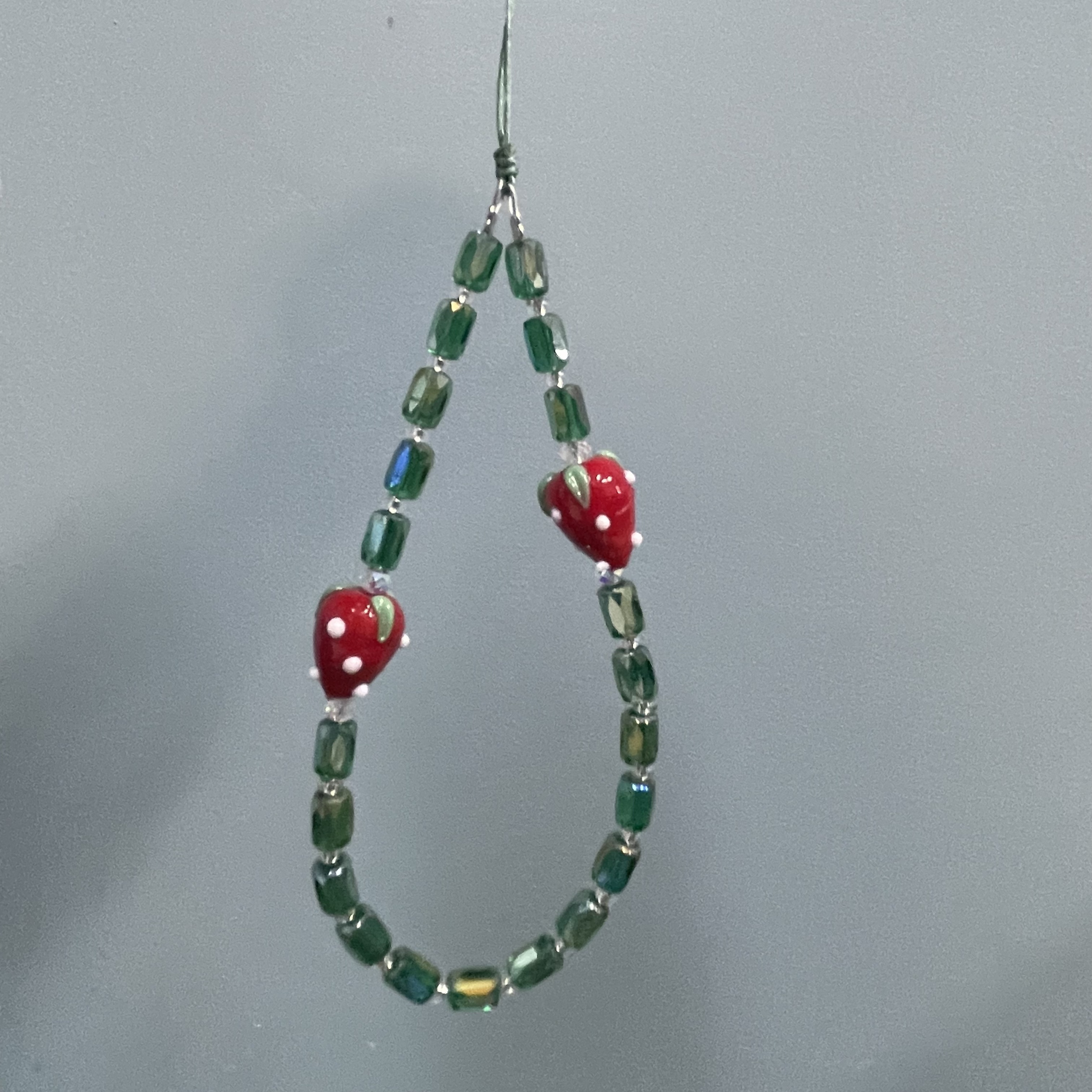 手腕绳款孔绿桶珠草莓款手机链H301