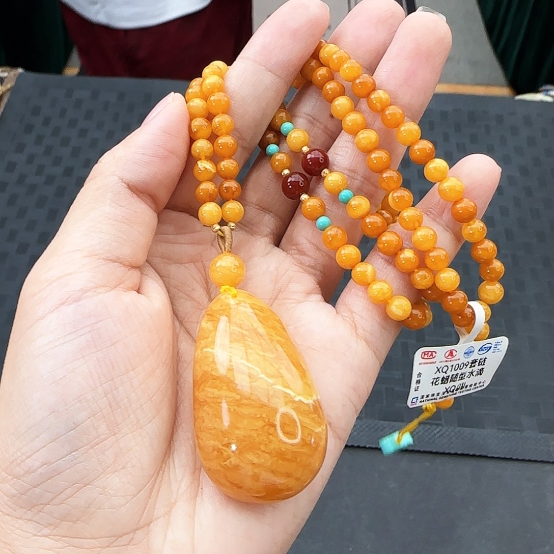 未镶嵌颈饰琥珀吊坠