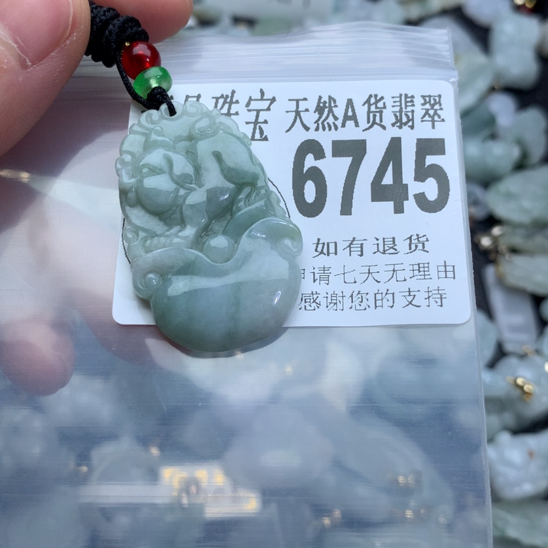 翡翠颈饰未镶嵌6745。