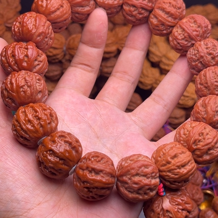 猴头核桃吊坠大19颗，26尺