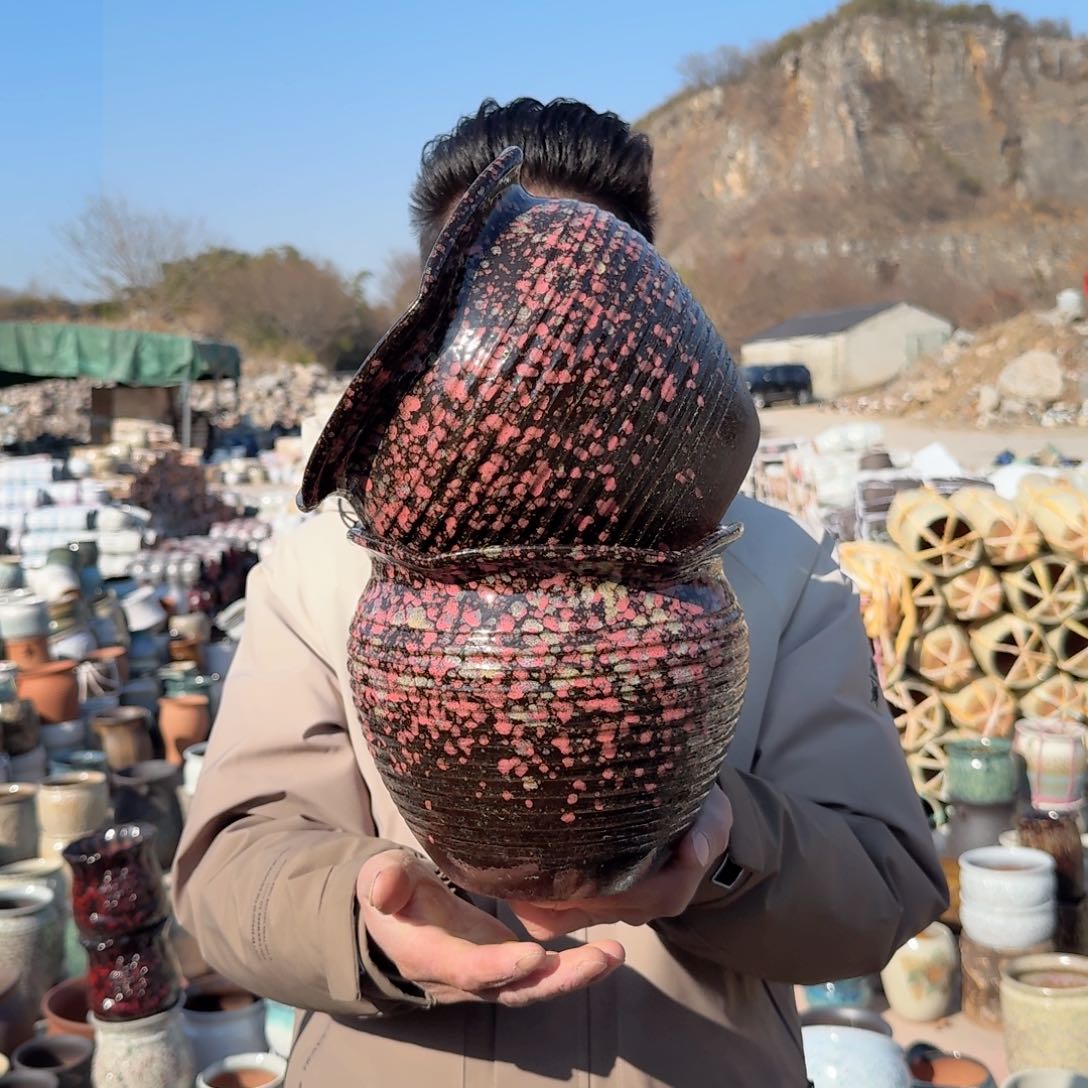 紫砂花盆口20高18（两个红色花边口