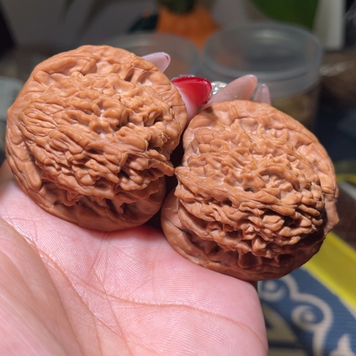 桃核把件               46虎头54克