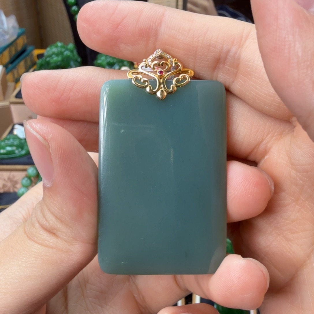 和田玉（碧玉）吊坠(赠链)18K金镶嵌