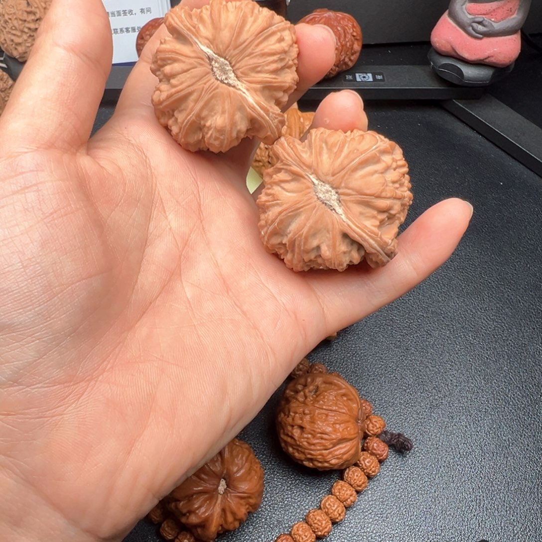 把件核桃44同树大眼球白