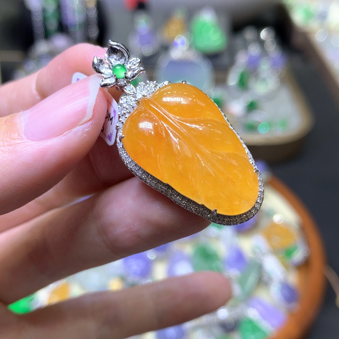 【闪购商品】翡翠颈饰18K金镶嵌翡翠吊坠项链