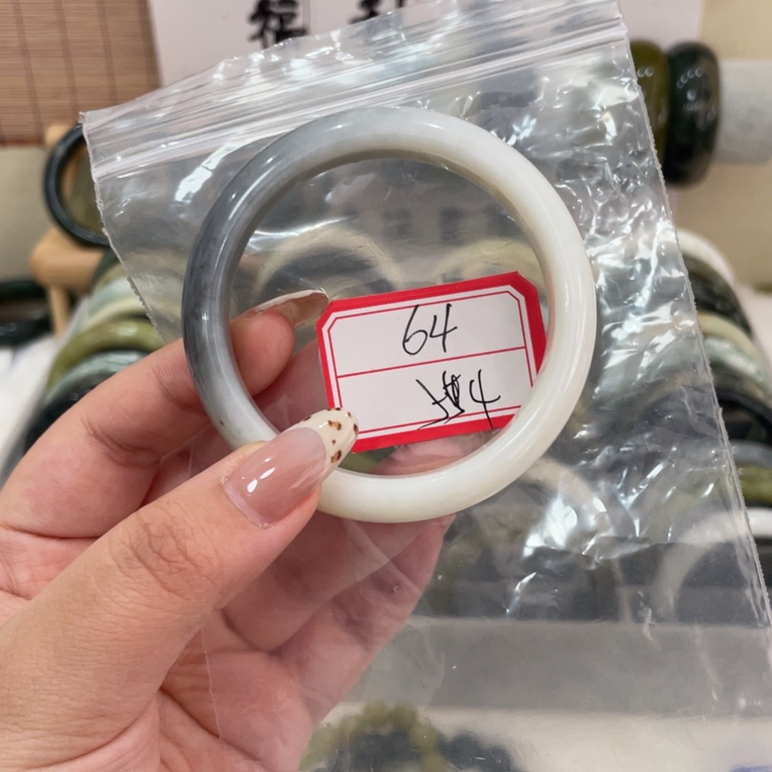 蛇纹石玉手镯未镶嵌?****