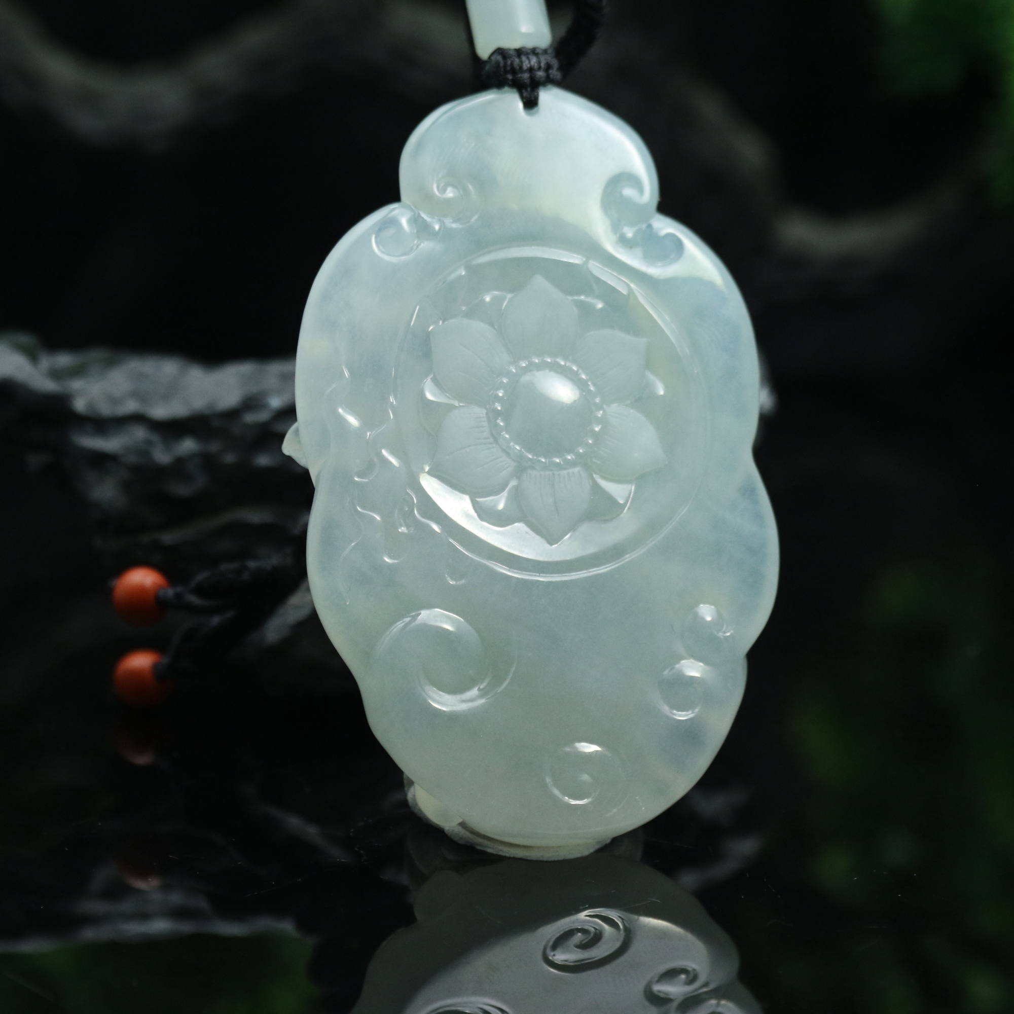 68天然缅甸翡翠A货冰观音挂件/901173/上海嘉禾拍卖