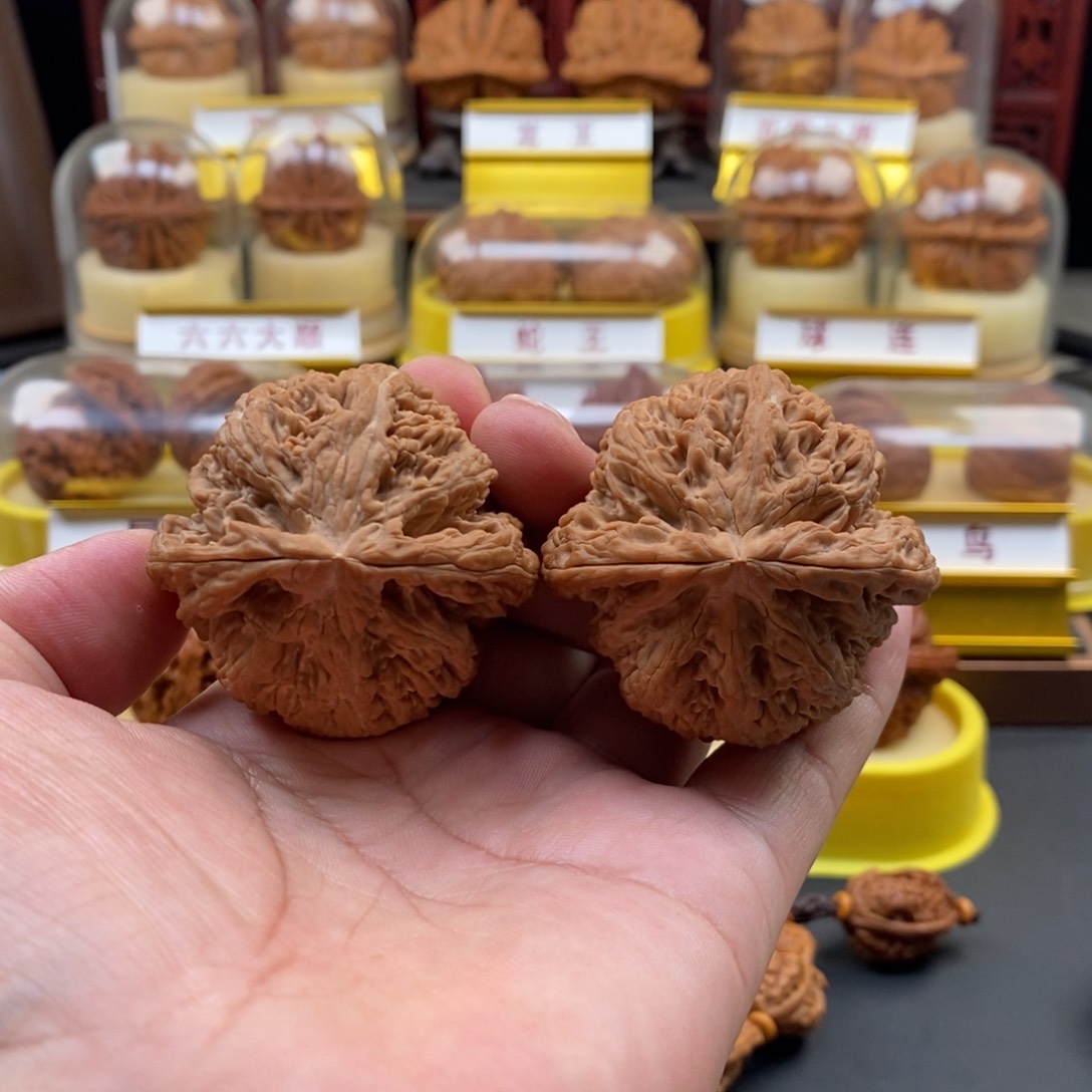 文玩核桃吊坠平谷大粗筋，全品，尺寸48