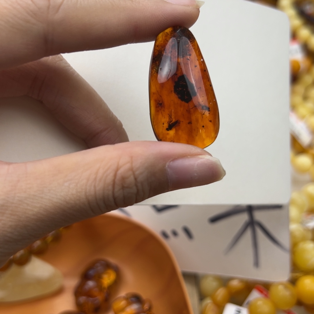 琥珀珠宝奇石未镶嵌
