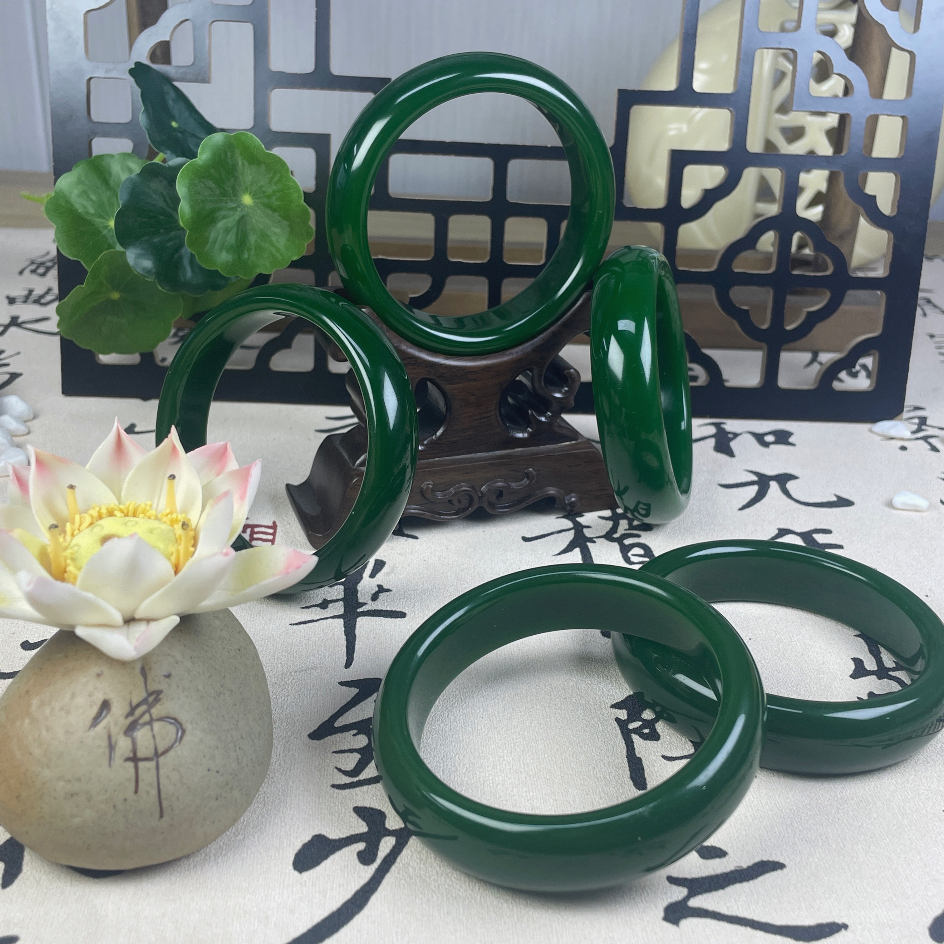 【妈妈必入款】俄罗斯和田玉菠菜绿手镯 碧玉手镯