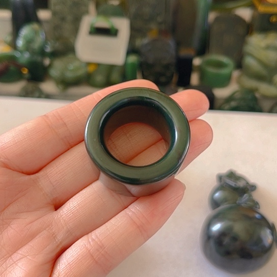 蛇纹石玉颈饰未镶嵌中*