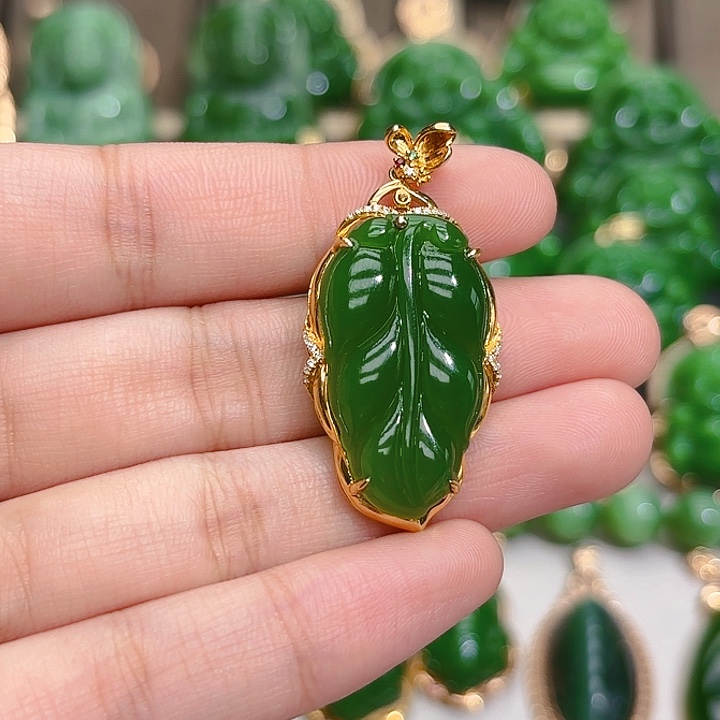 和田玉（碧玉）颈饰18K金镶嵌