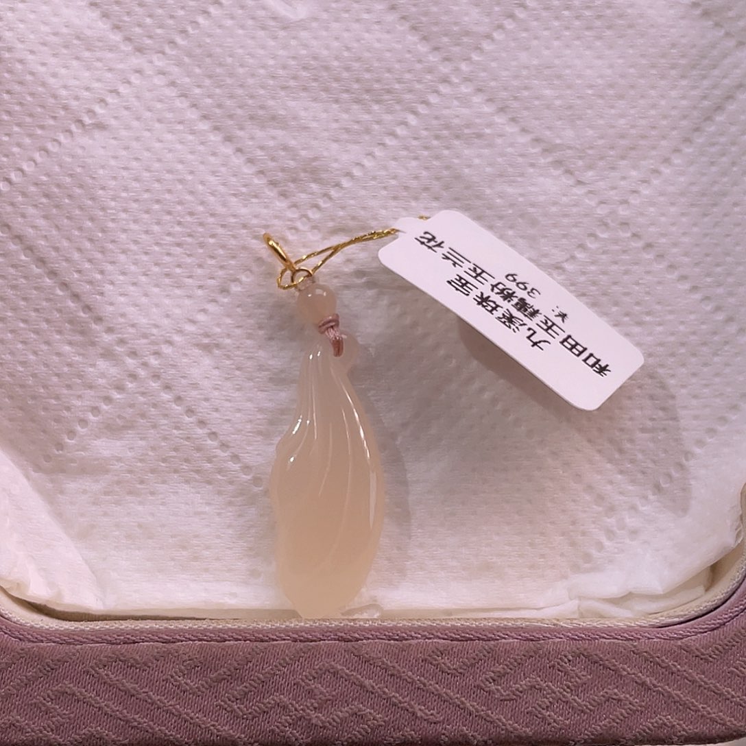 吊坠(不含链)18K金镶嵌和田玉藕粉桃粉玉兰花