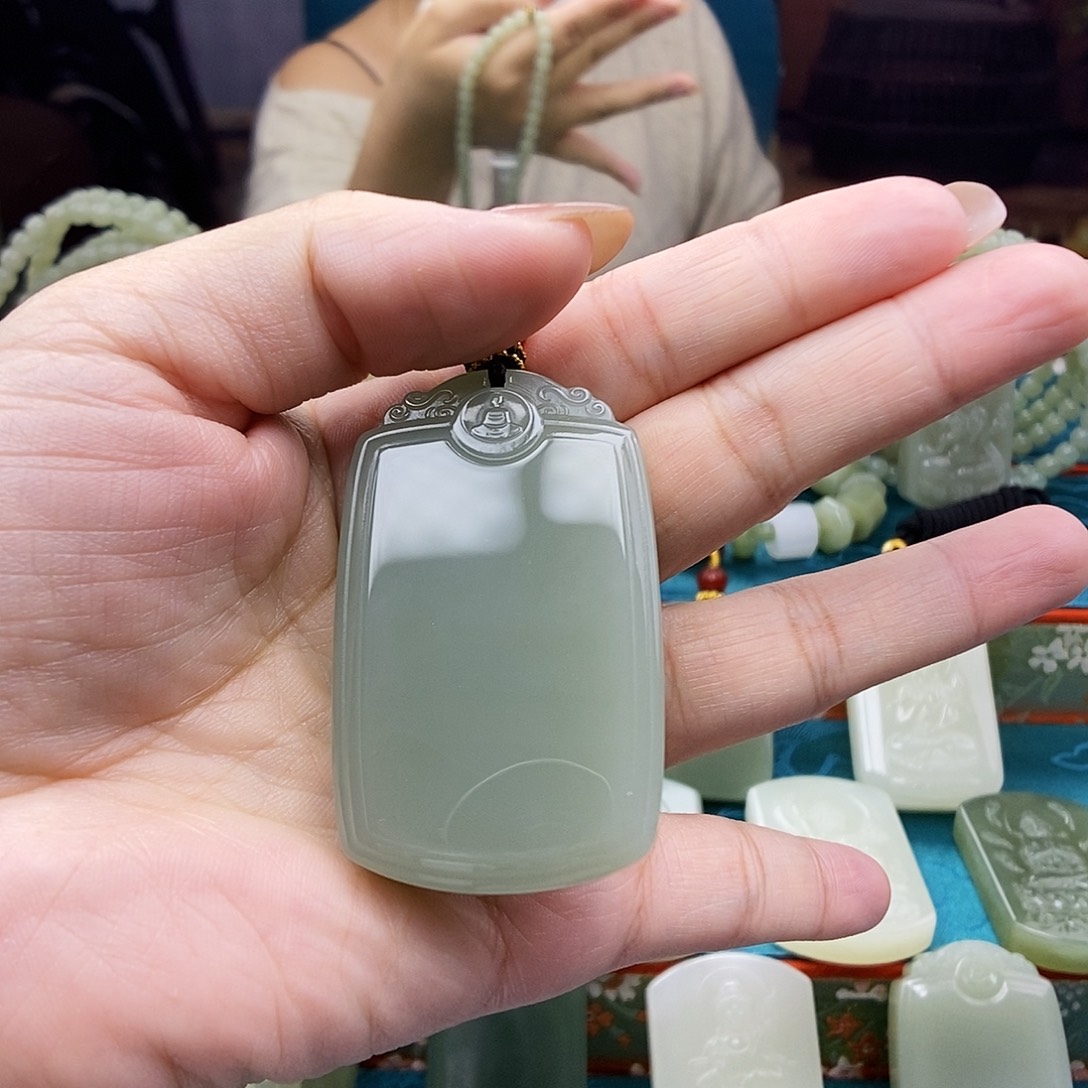 叙***堂和田玉未镶嵌颈饰