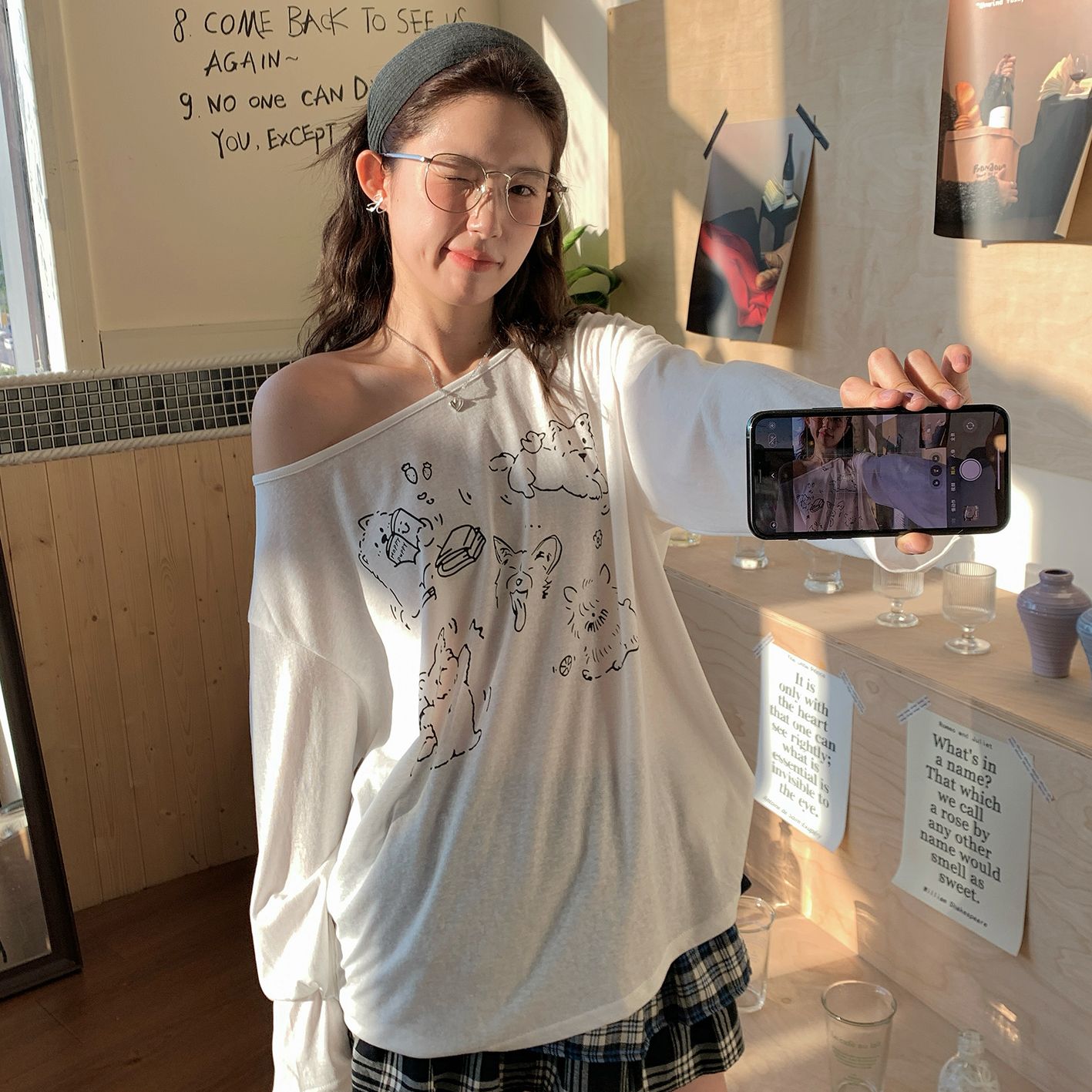 QYao Girls可爱小狗白色长袖T恤女秋薄款防晒罩衫慵懒斜肩上衣 