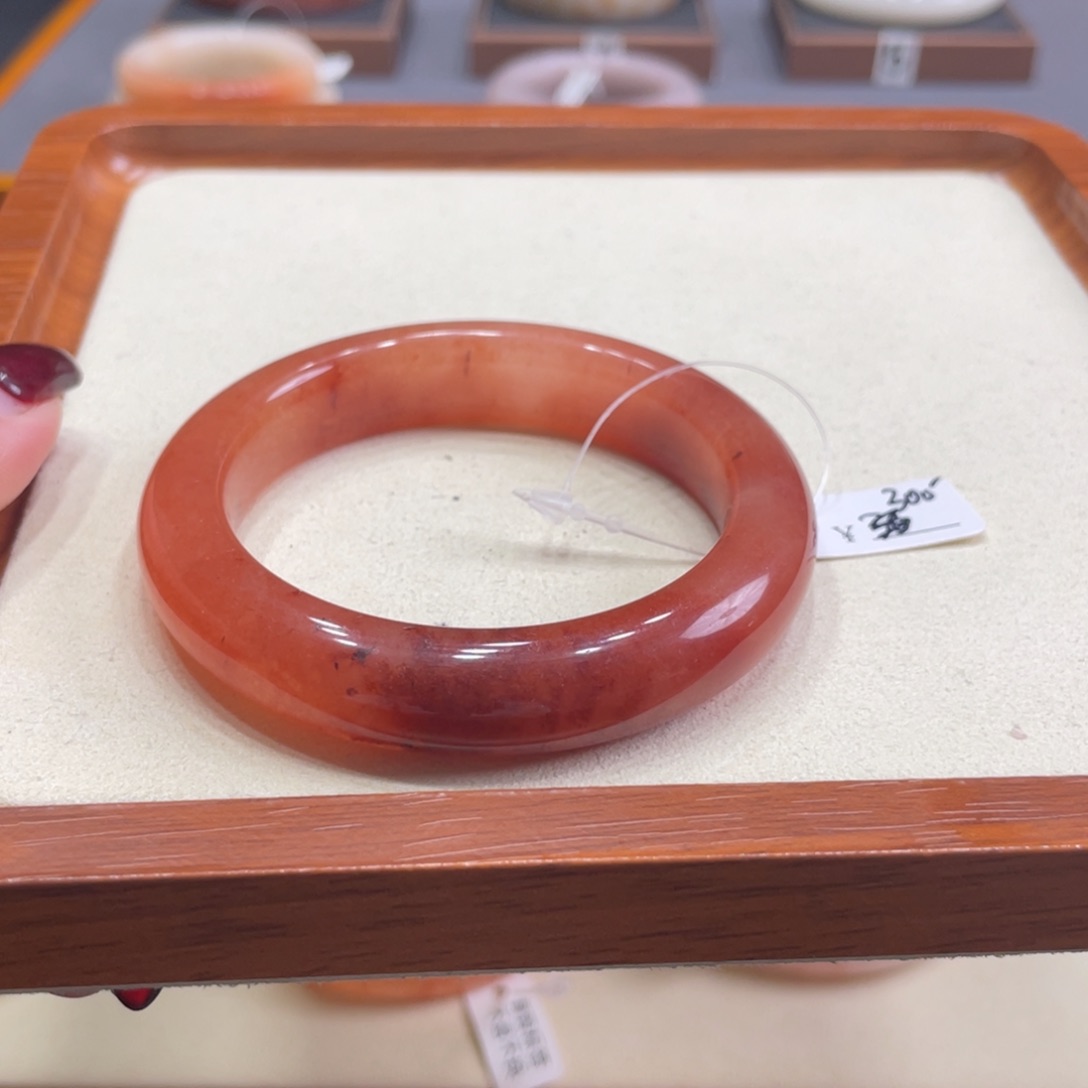 未镶嵌手镯石英质玉艳*